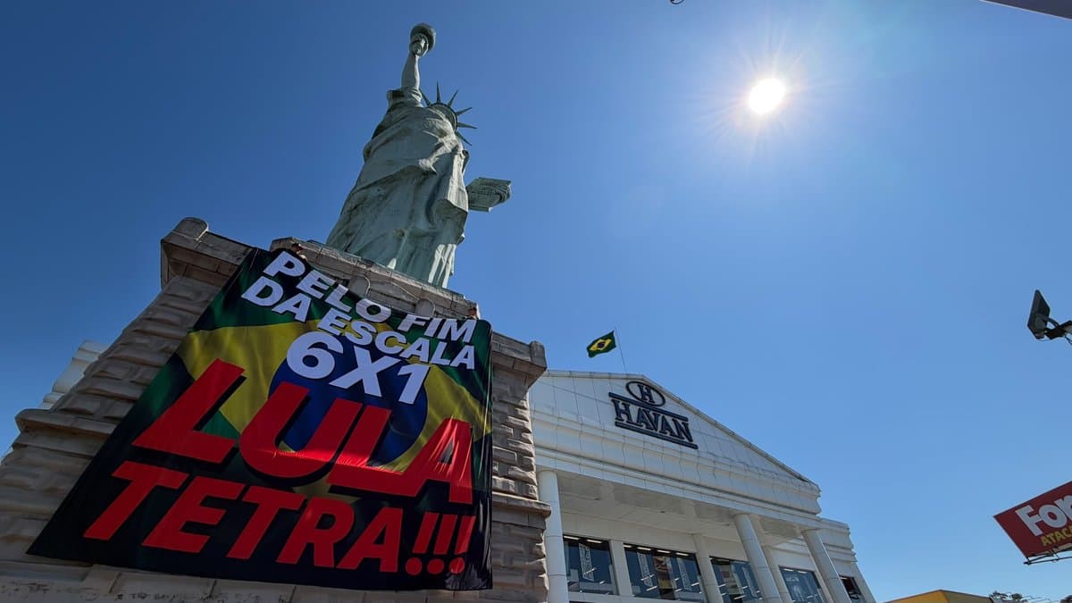 “Vá pra Cuba que te pariu”, diz Hang para sindicalista que colocou bandeira em estátua da Havan em SC