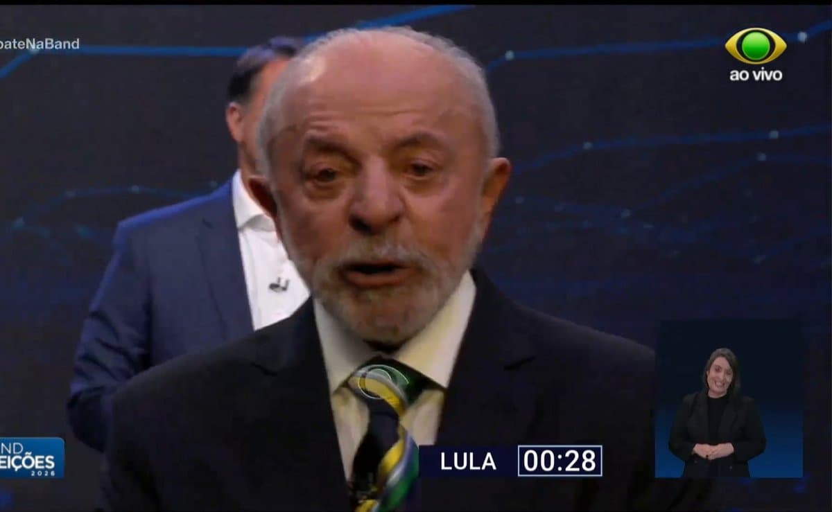 Lula, que diz não ter celular, desafia Flávio Bolsonaro a abrir o sigilo telefônico ‘pra saber quem é ladrão’
