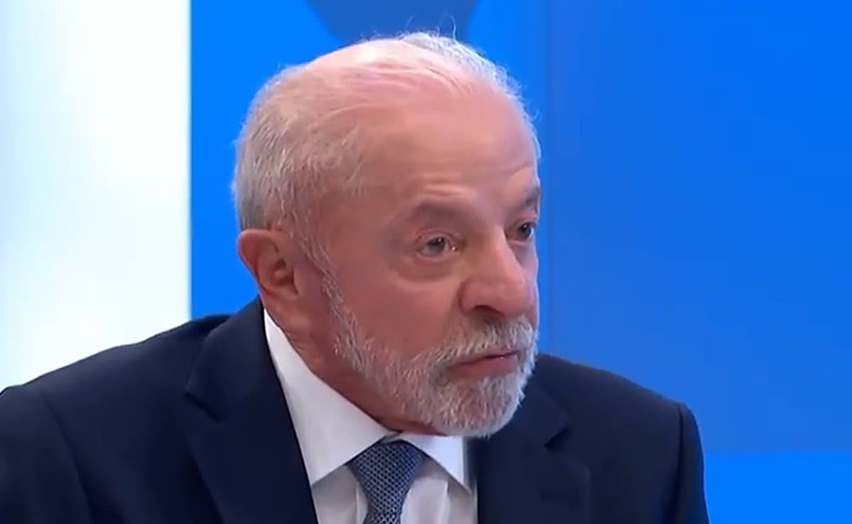 Encurralado por jornalista da Globo, Lula defende Dino e diz que “agora tá todo mundo implicado”