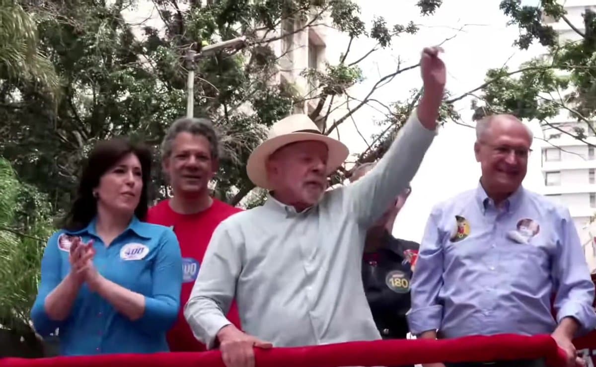Em último ato de campanha, Lula diz que ‘só falta aparecer os participantes da orgia’
