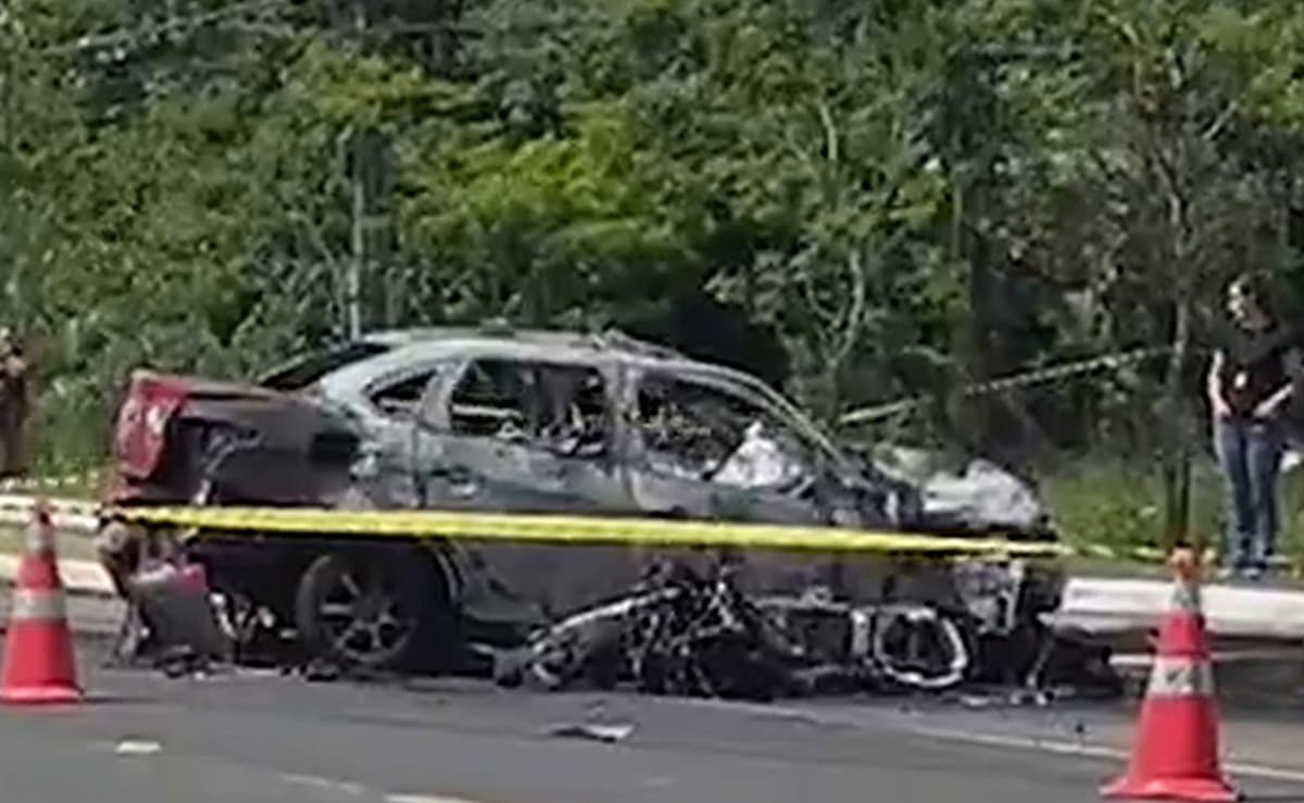 Motociclista e idoso morrem em batida entre carro e moto, e criança que estava na moto sobrevive em SC