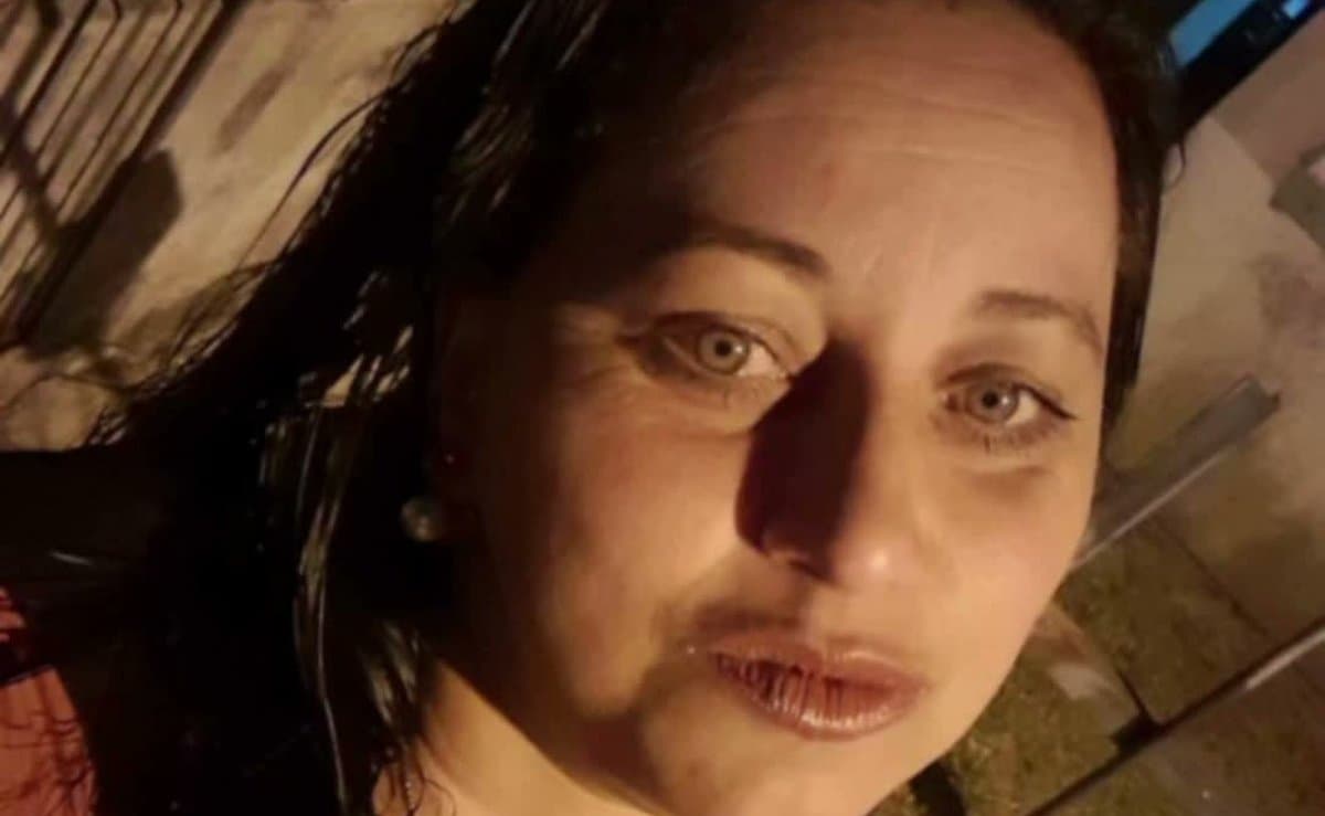 Mulher condenada por queimar o marido com gasolina passa oito meses foragida e acaba presa pelo Gaeco em SC