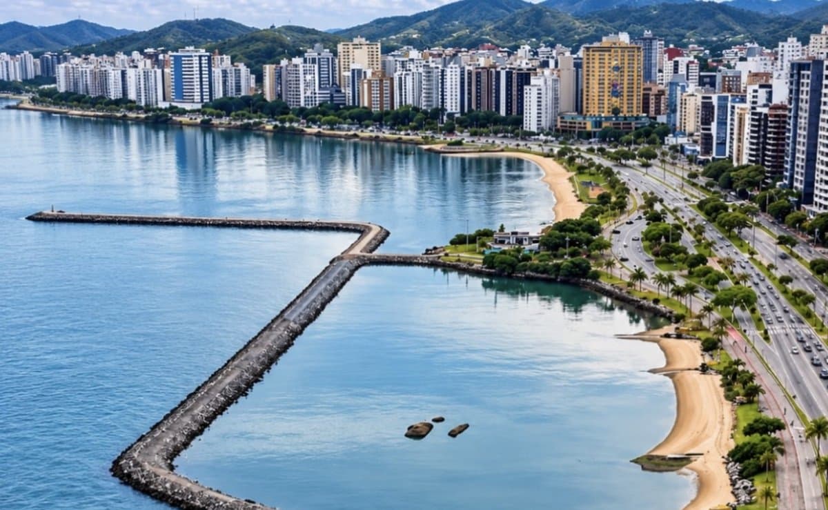 Obra da Marina da Beira-Mar faz em 3 meses o previsto para 6 e muralha chega à metade em Florianópolis