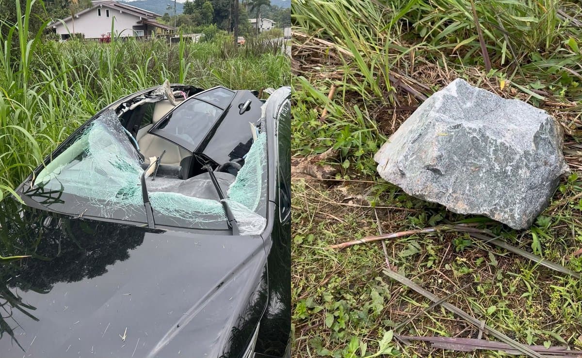 Pedra cai de caminhão, arranca teto de Corolla e deixa mulher de 61 anos em estado grave em Jaraguá do Sul