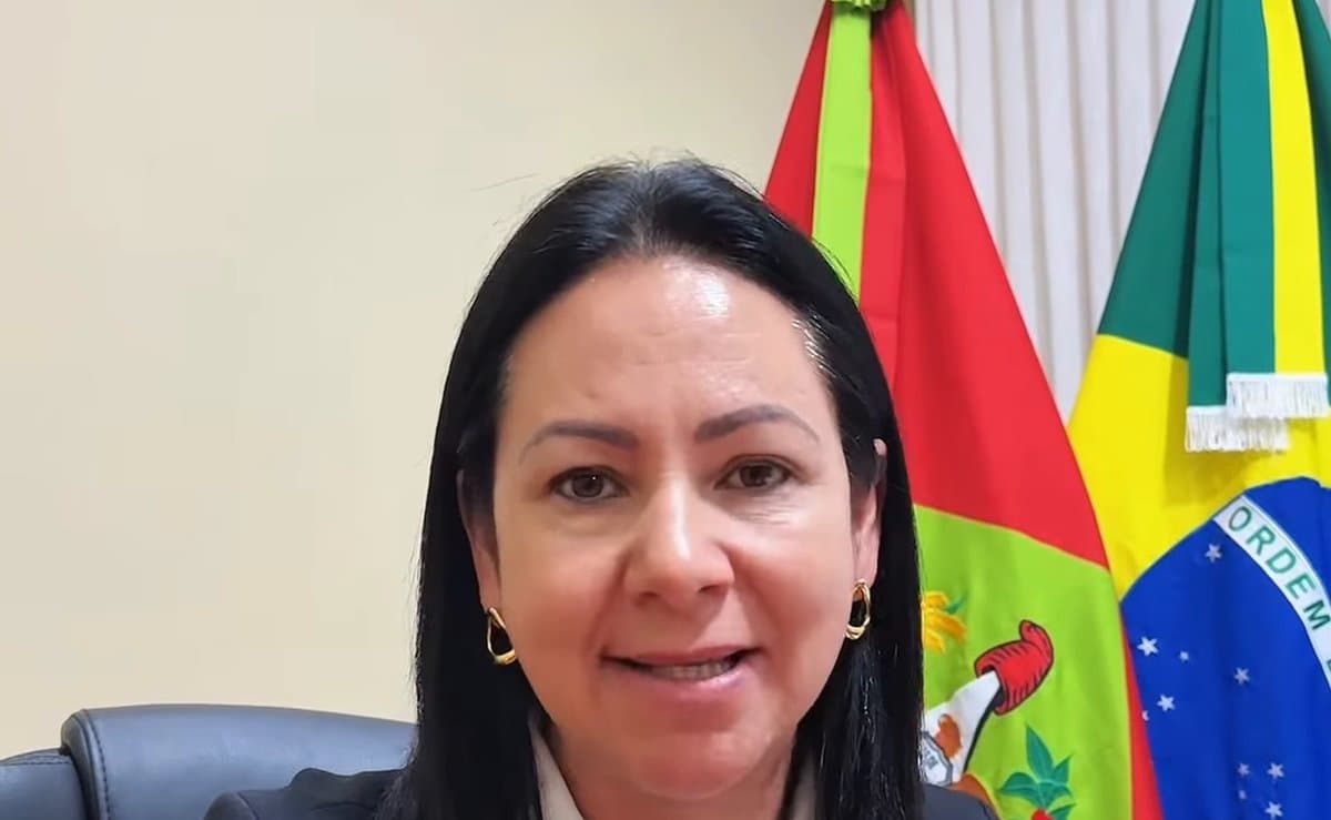 “Vou cortar na carne”: prefeita corta comissionados e diz não saber como o governo Lula vai tratar SC