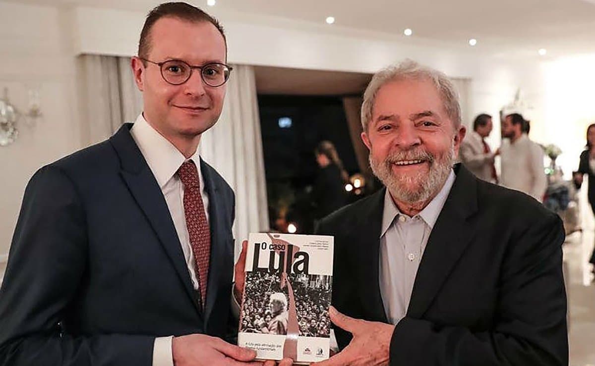 URGENTE: Ex-advogado de Lula, Zanin prorroga votação até as 19h em todo o país a pedido do PT