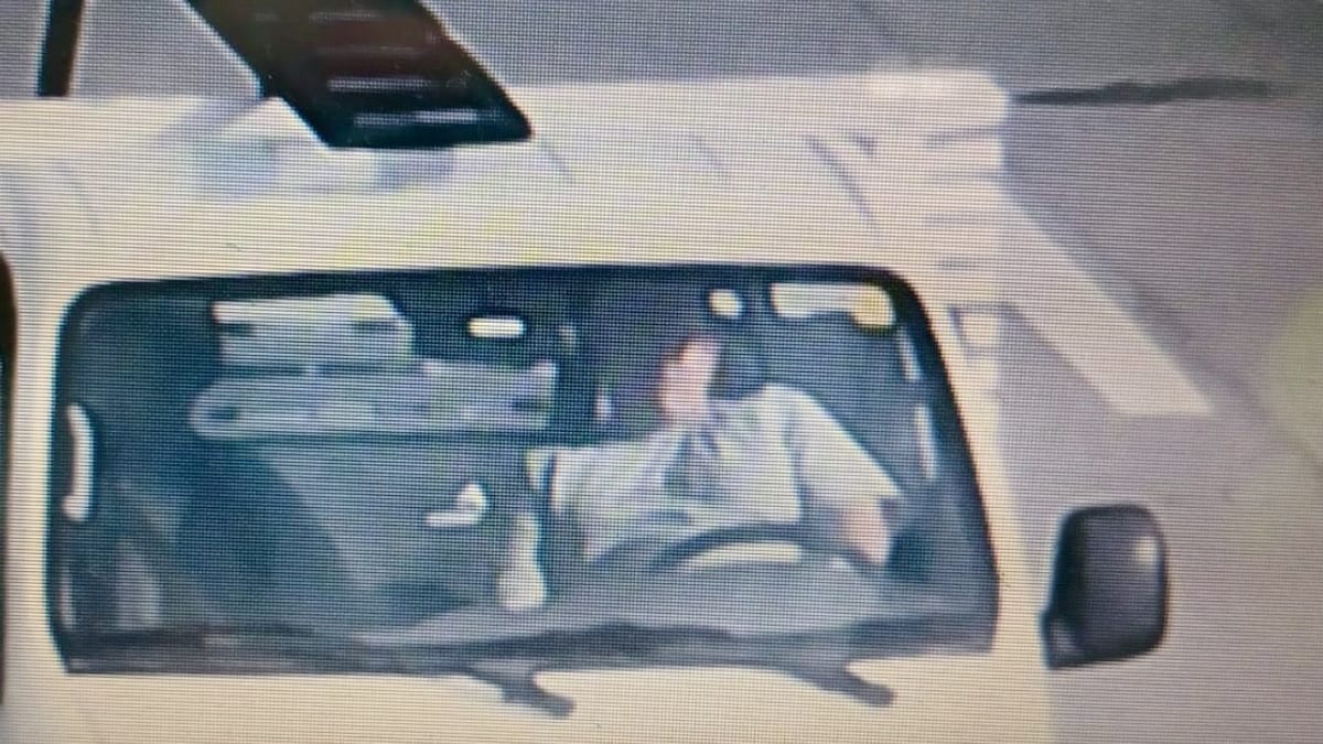 Motoristas usam acostamento e celular ao volante durante flagrantes na BR-101