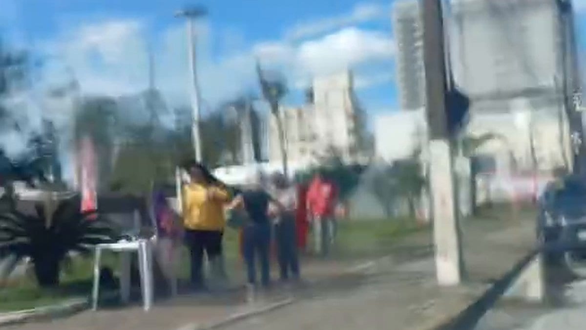 Ato a favor de Lula tem baixa adesão em Porto Belo, cidade que deu 72,75% para Flávio Bolsonaro
