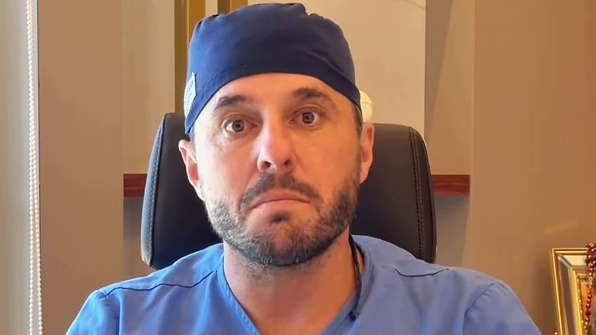 “Não tô magoado que vocês votaram no Lula”: cirurgião de Palhoça eleitor de Flávio mantém Projeto Leozinho