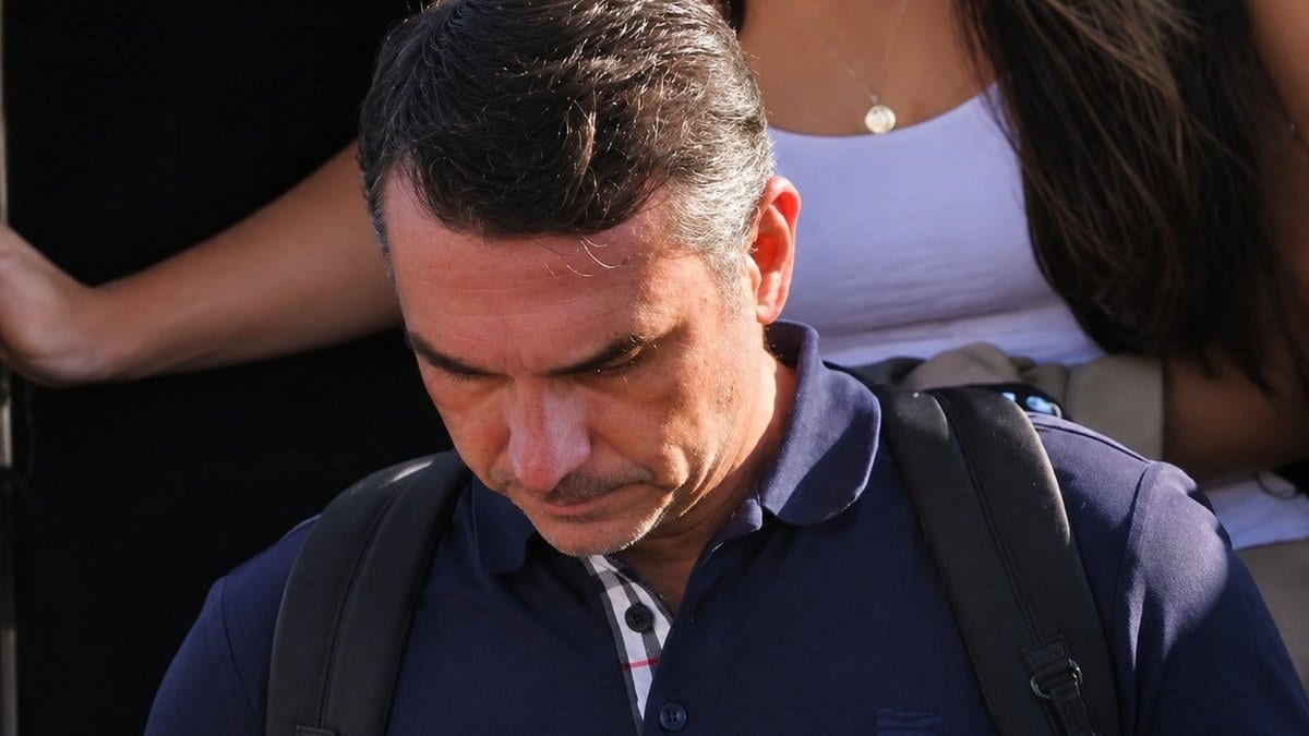Da derrota nas urnas à escada do jato em Miami: a cronologia, hora a hora, de Flávio Bolsonaro em três dias