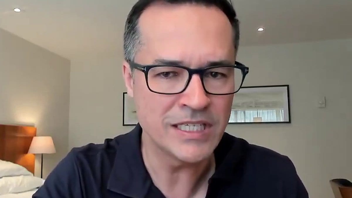 Deltan diz que Flávio “não perdeu pras urnas, ele perdeu pro sistema” e defende anular a eleição de Lula