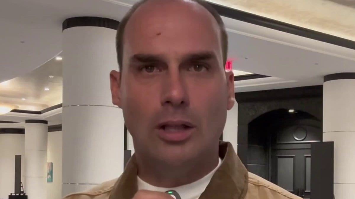 “Não reconheçam esta eleição”: Eduardo Bolsonaro grava vídeo em inglês e pede pressão estrangeira contra Lula - Foto