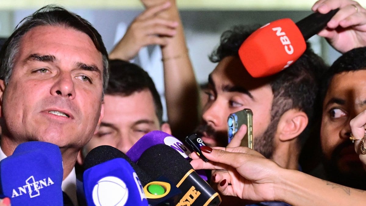 “Vai ser muito prazeroso esfregar algumas verdades na cara dele”, diz Flávio ao chegar ao debate com Lula