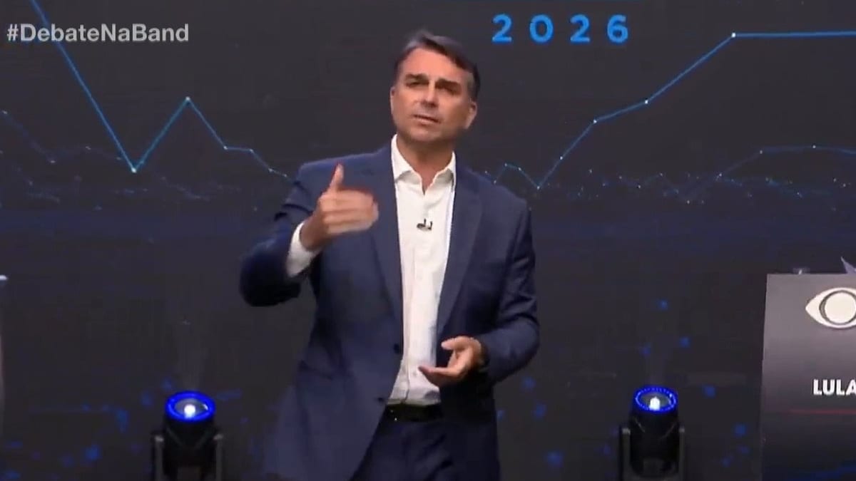 “Em quem você acha que o ladrão do seu celular vai votar?”, provoca Flávio Bolsonaro sobre os votos de Lula nos presídios