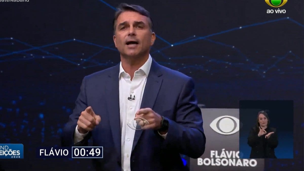 “Quem vai andar com medo são os marginais”, diz Flávio Bolsonaro ao cobrar Lula por cadastro de pedófilos