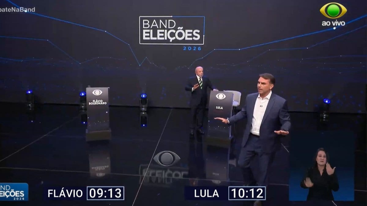 “Eu tô sem carteira aqui, senão vai me roubar”: Flávio provoca Lula, que o chama de miliciano no debate