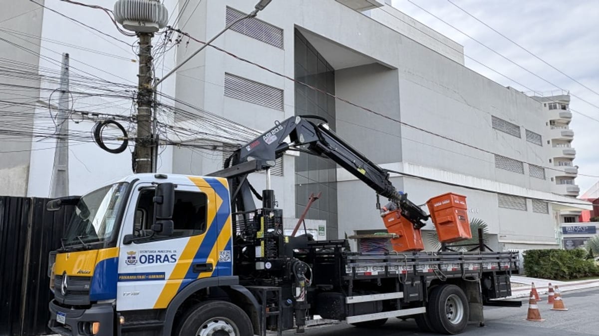 Itajaí já retirou 11 toneladas de fios abandonados em postes da cidade