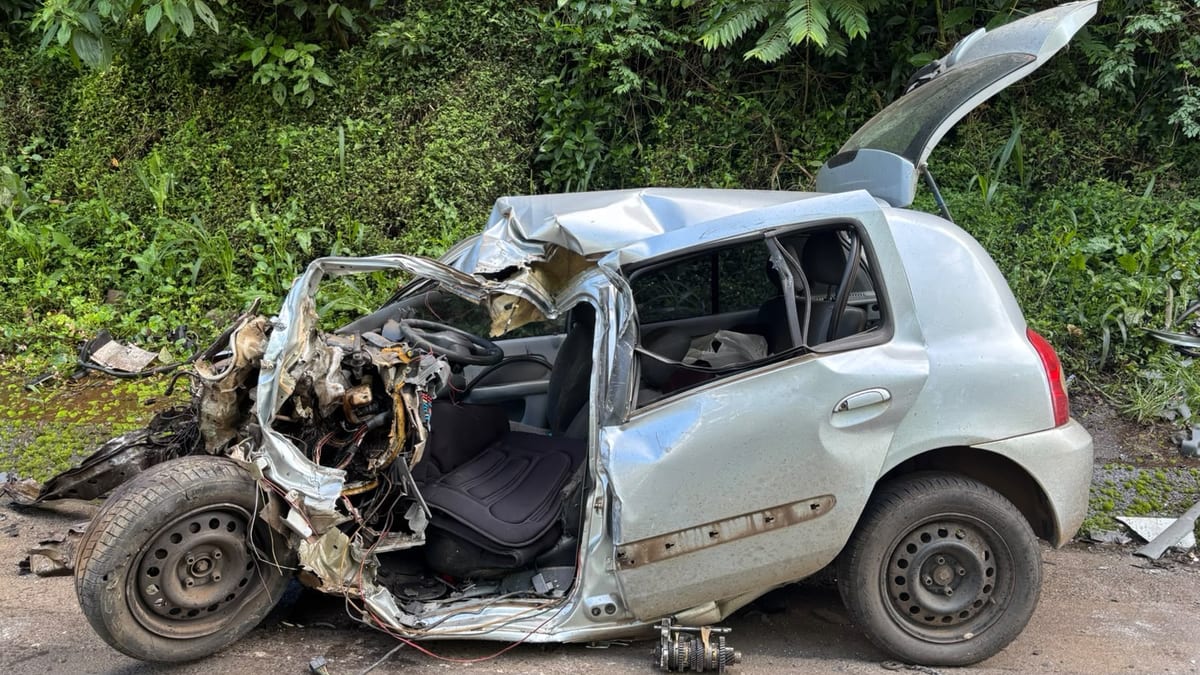Motorista de 26 anos morre em batida entre carro e caminhão na SC-157