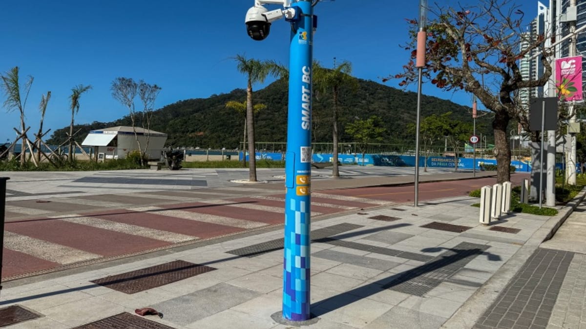 Balneário Camboriú instala primeiro totem com reconhecimento facial na Praia Central