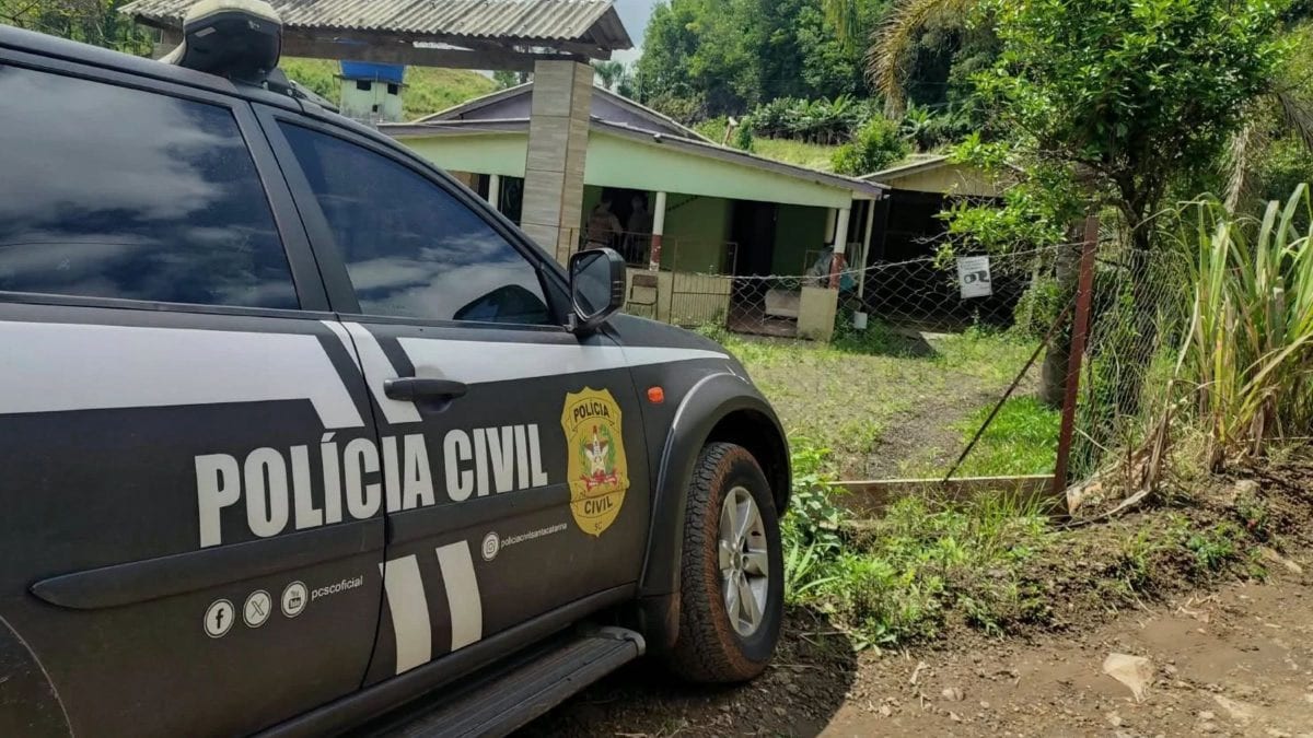 Morte dentro de casa: vizinho encontra homem com ferimentos de faca no peito e no abdômen em SC - Foto