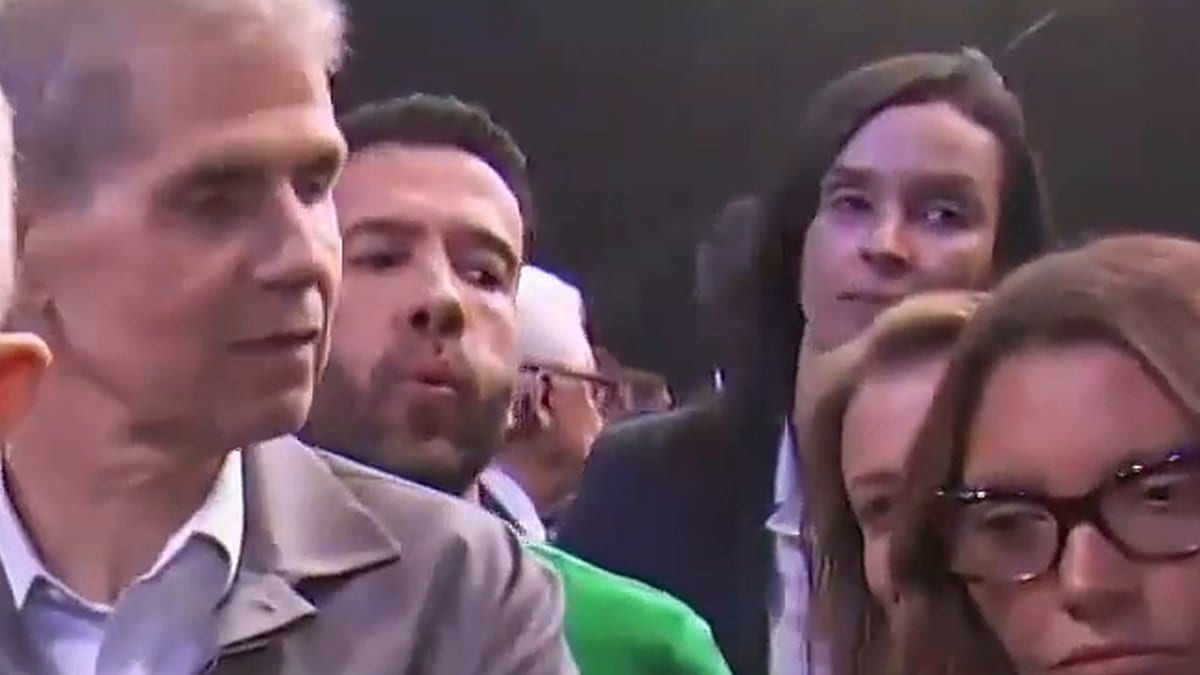 Vídeo mostra Janones atrás de Lula após o debate; horas depois ele estava na UTI e o Exército do Lula parou