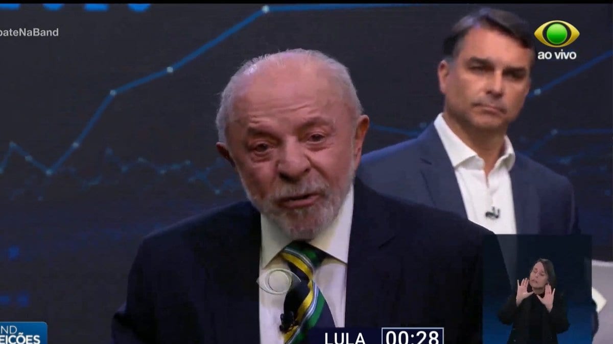 Lula acusa Flávio Bolsonaro de destruir hospitais federais do Rio: “cobrava até pedágio dos funcionários”