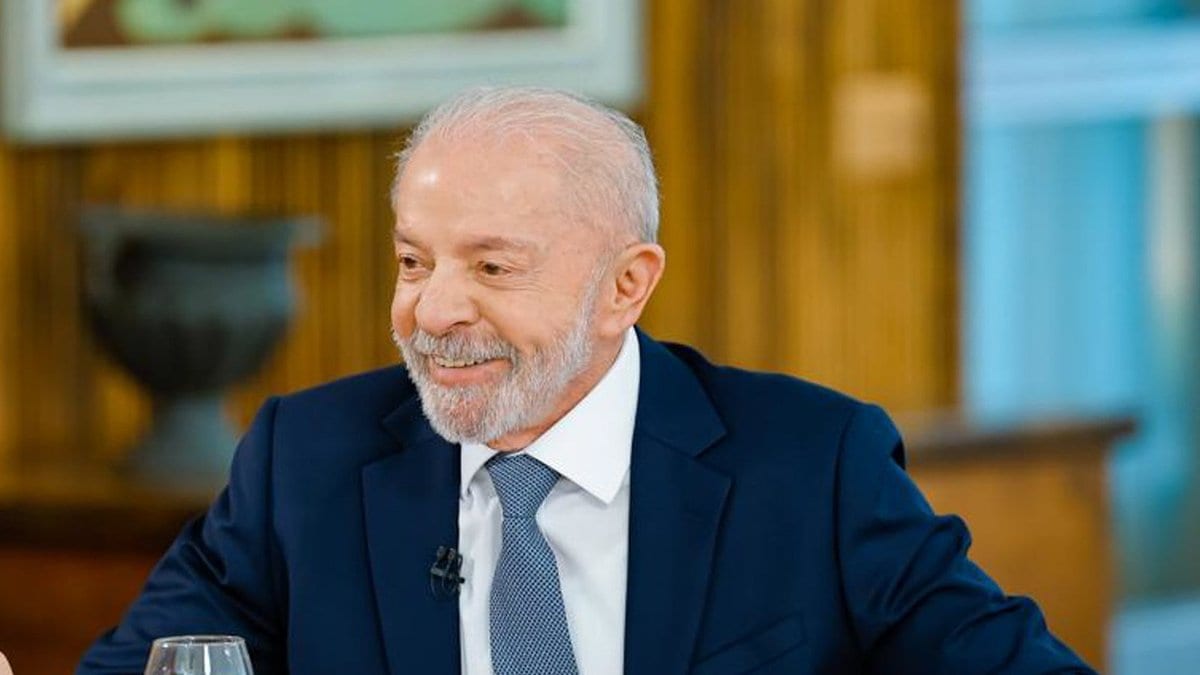 Lula chega ao debate da Band e diz: “Se for xingatório, se for provocação, a sociedade já está cansada disso”