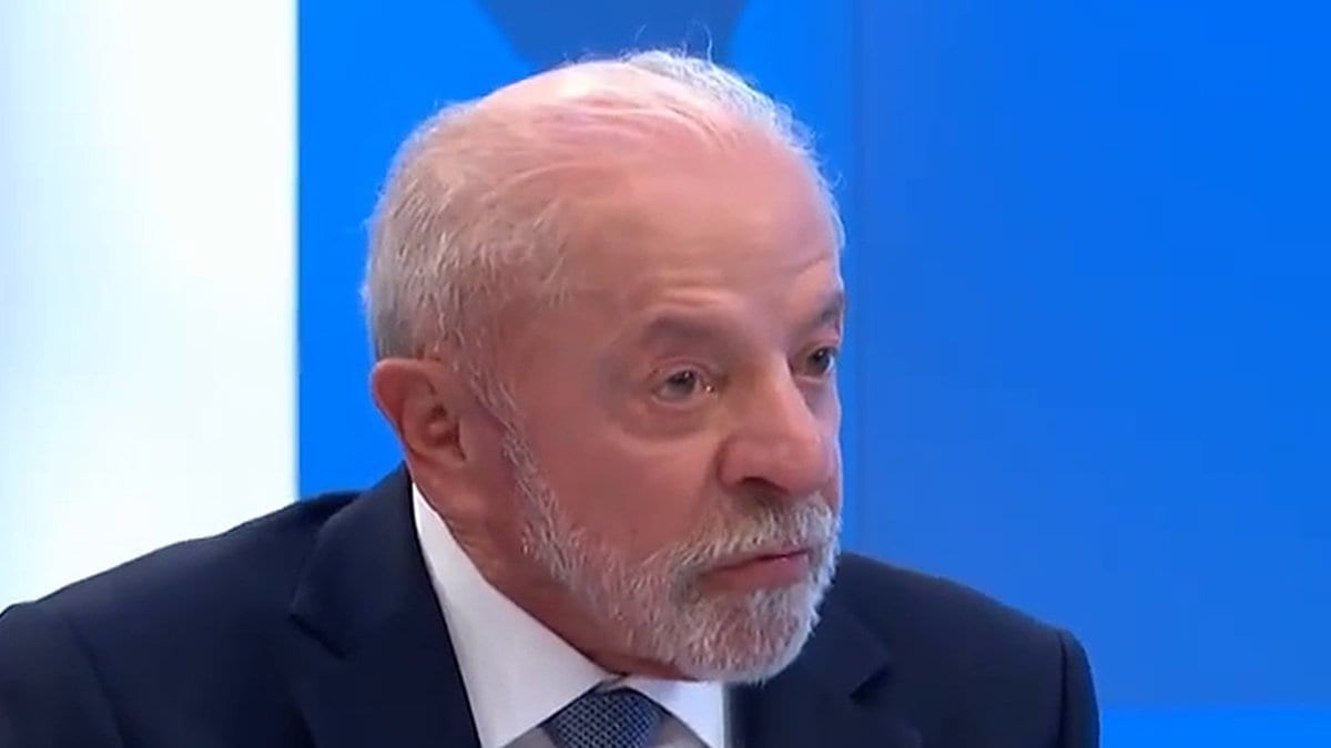 Encurralado por jornalista da Globo, Lula defende Dino e diz que “agora tá todo mundo implicado”