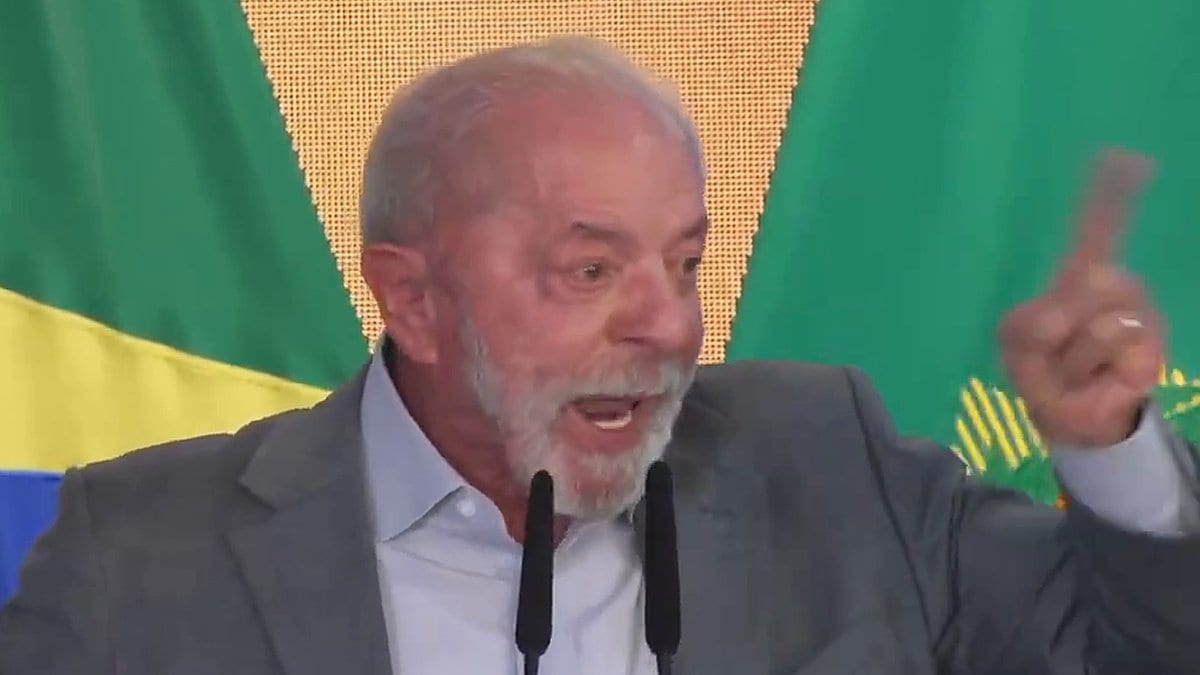 Lula promete Pix de R$ 5 mil “que não é empréstimo” para “todo mundo recomeçar sua vida”