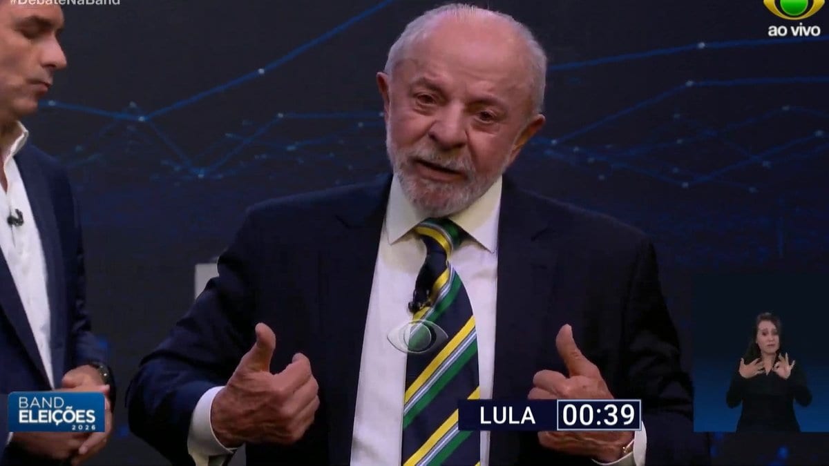 “Tenha coragem, prove que é honesto”: Lula volta a desafiar Flávio Bolsonaro a abrir a conta e o celular
