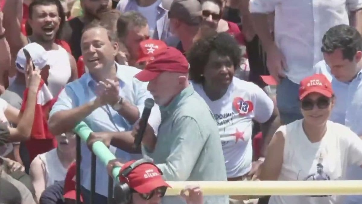 Lula diz que último ato no Rio foi “possivelmente” a passeata mais bonita da história de Copacabana - Foto
