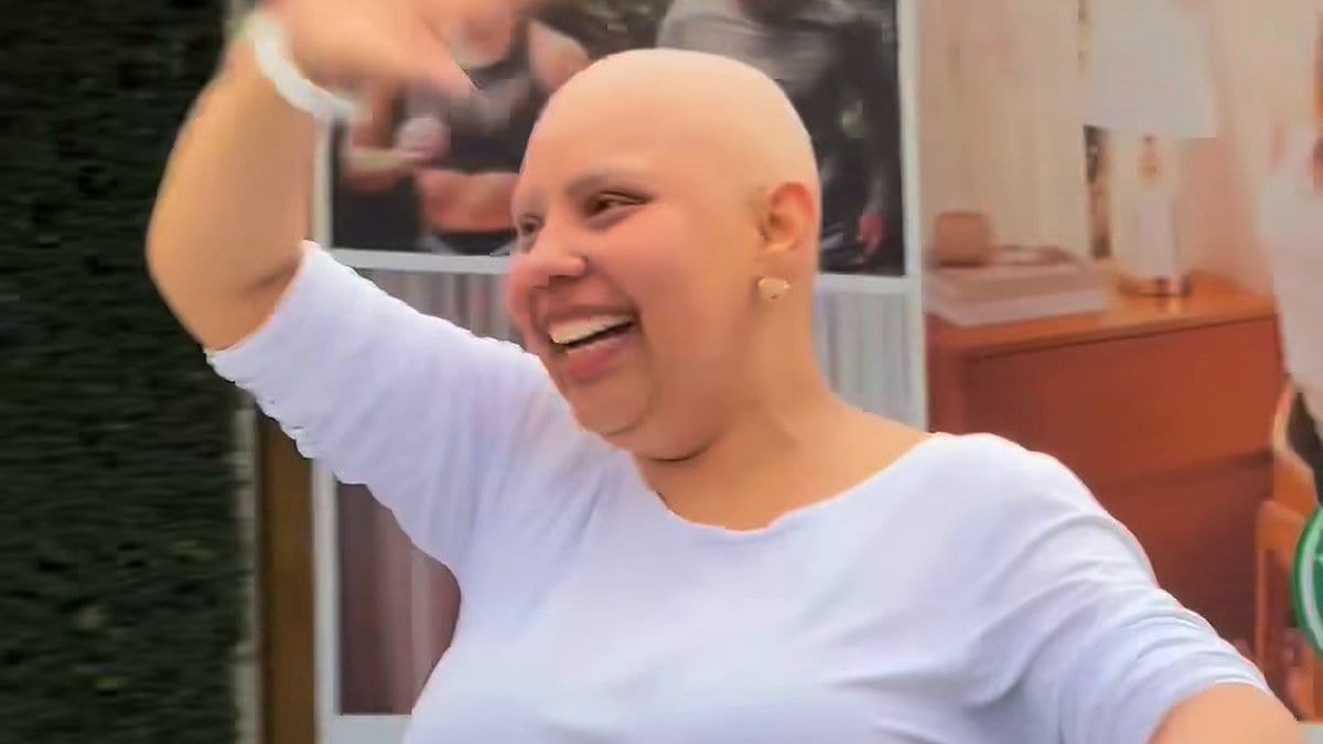 Mãe faz a última de 16 sessões de quimioterapia e ganha carreata com buzinaço das amigas em Tijucas