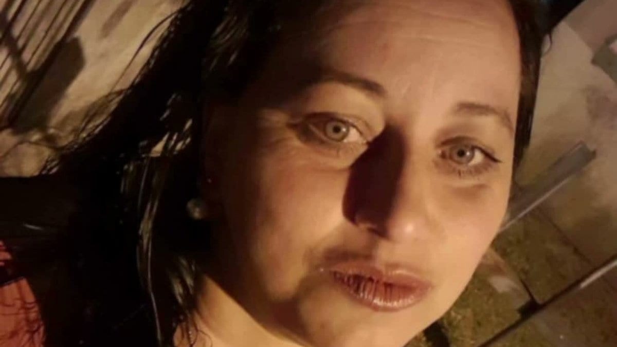 Mulher condenada por queimar o marido com gasolina passa oito meses foragida e acaba presa pelo Gaeco em SC