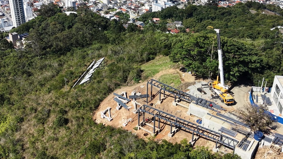 Novo deck no Morro da Cruz, em Itajaí, entra na reta final com vista a 160 metros de altura