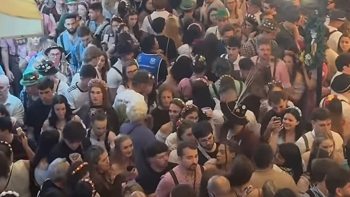 Oktoberfest de Blumenau esgota ingressos e bate recorde de público com 82 mil pessoas em um só dia