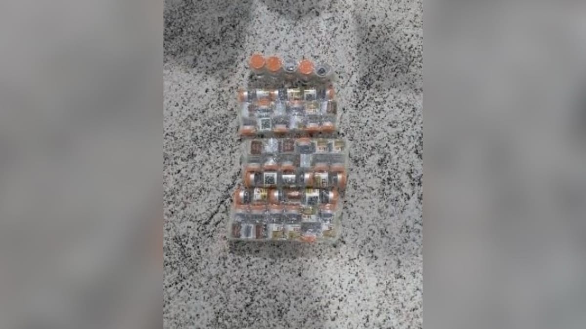 Carro com suspensão rebaixada pelo peso da carga é abordado e tem mercadorias apreendidas em SC