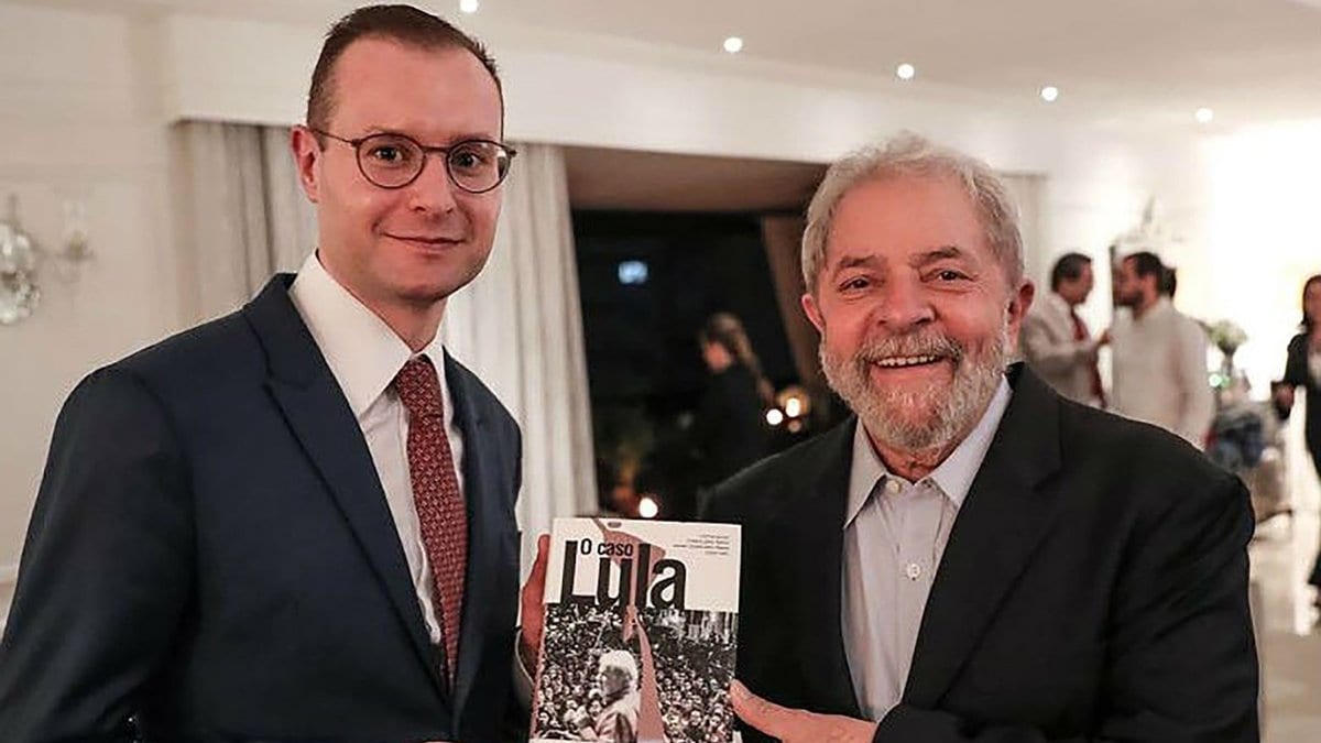 URGENTE: Ex-advogado de Lula, Zanin prorroga votação até as 19h em todo o país a pedido do PT