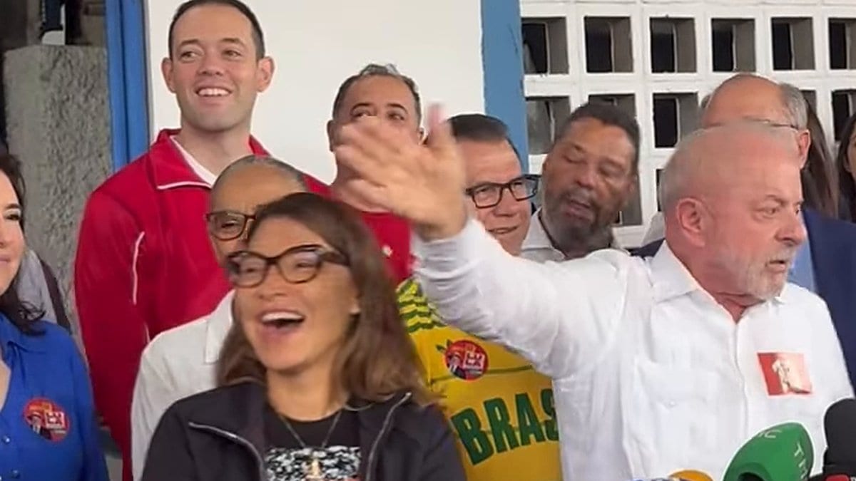 “Vai se catar, meu filho”: Janja reage a jornalista que disse que Lula parecia desanimado
