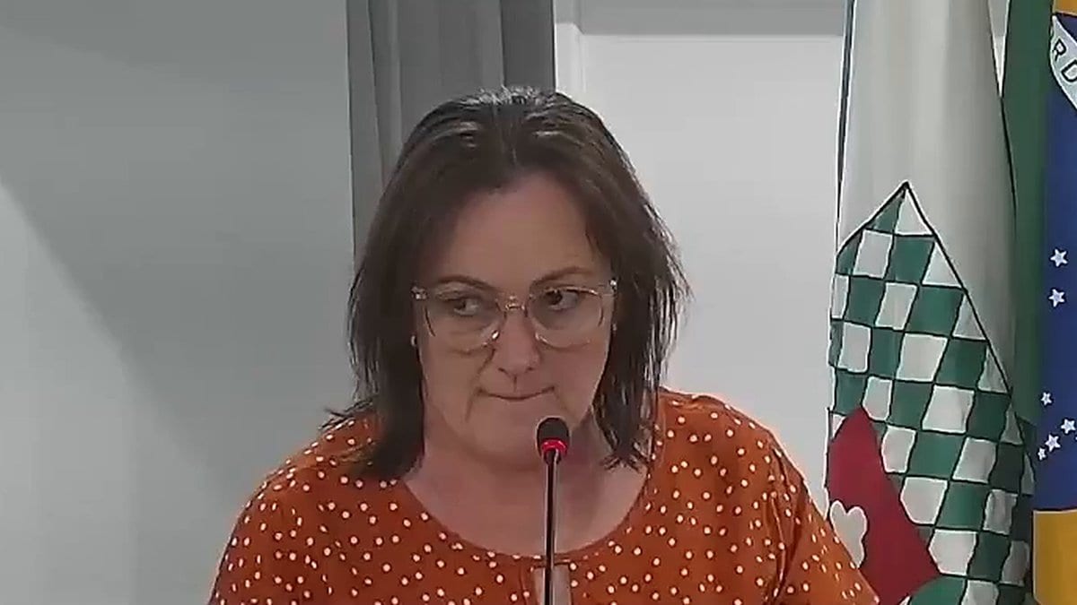 Após comemorar a vitória de Lula, vereadora de SC pede que prefeitura faça serviço de branco