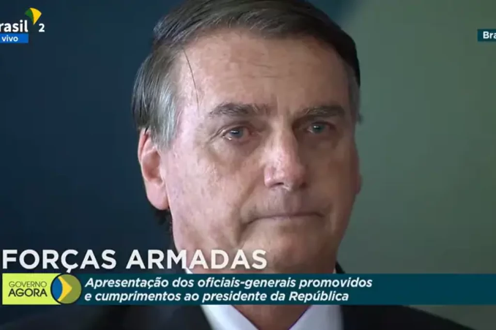 Presidente Bolsonaro chora durante evento das Forças Armadas