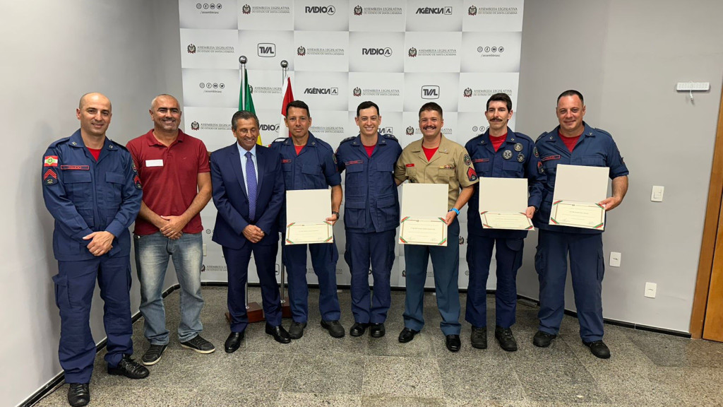 Heróis! Bombeiros de Florianópolis recebem Moção de Aplausos após salvar 450 pessoas no RS