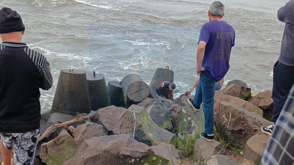 URGENTE: Corpo é encontrado em Passo de Torres após naufrágio