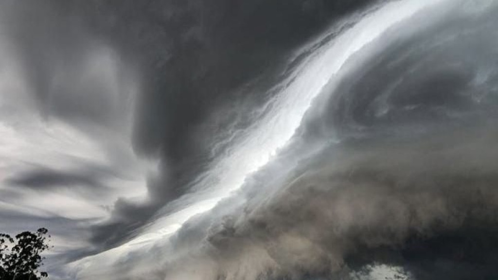 Nuvens gigantes assustam moradores em Santa Catarina e provocam estragos