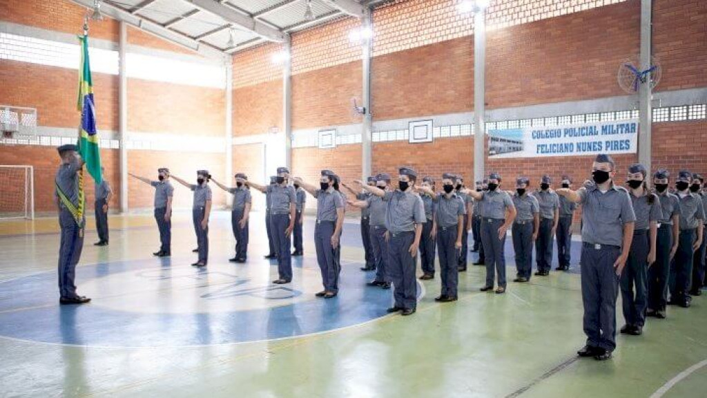 Polícia Militar de Santa Catarina discute implantação de mais escolas militares no estado