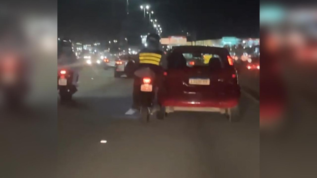Motorista se emociona ao flagrar motoboy ajudando carro com problemas na BR-101, em Palhoça