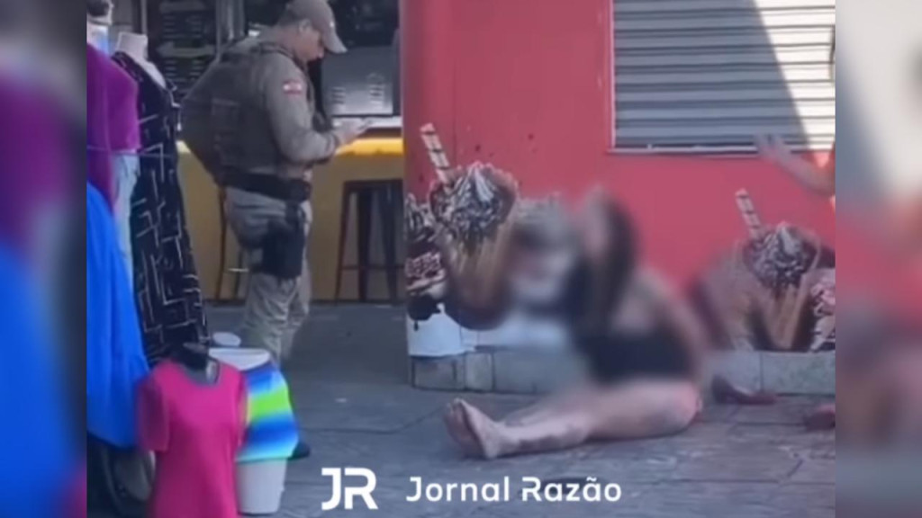 VÍDEO: Trans tira a roupa e mostra genitália após agredir idosa em Florianópolis