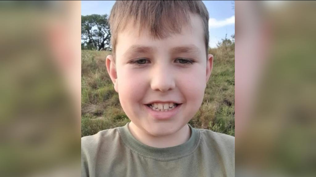 Menino de 10 anos morre após choque elétrico com enfeites de Natal