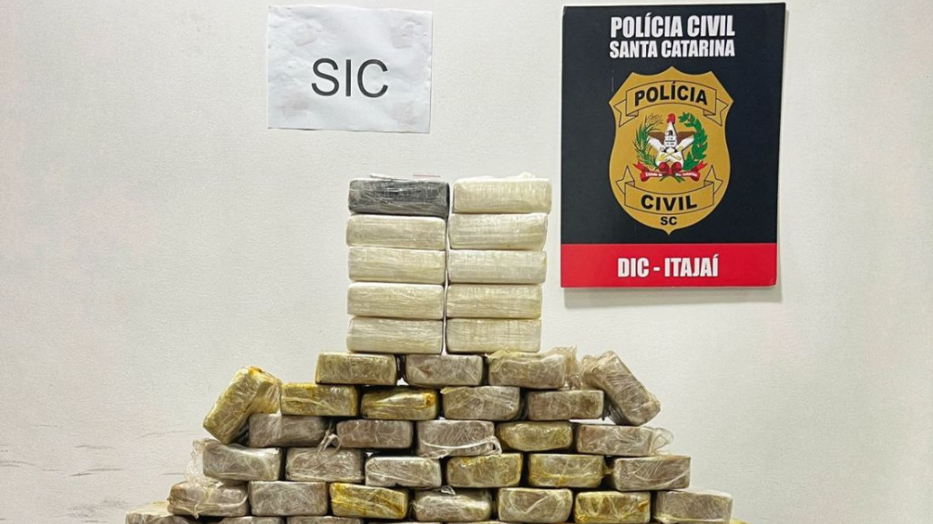 Presos apontados como responsáveis pelo tráfico de crack e cocaína em Itapema e região