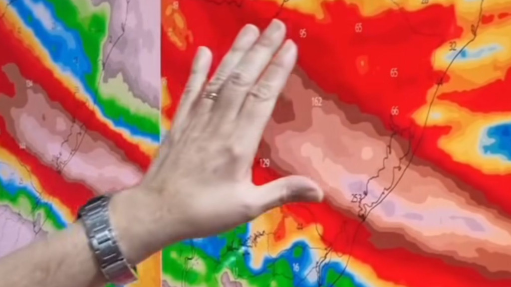 "O cenário é preocupante":  Previsão indica volume recorde de chuva no RS