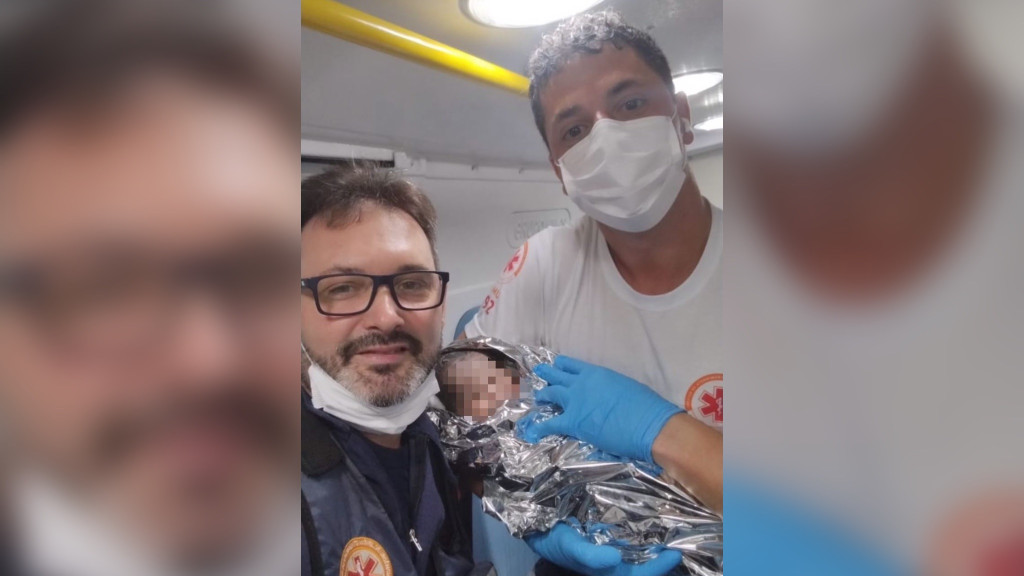 No meio da BR-101: “surpresinha”! Bebê nasce dentro da ambulância